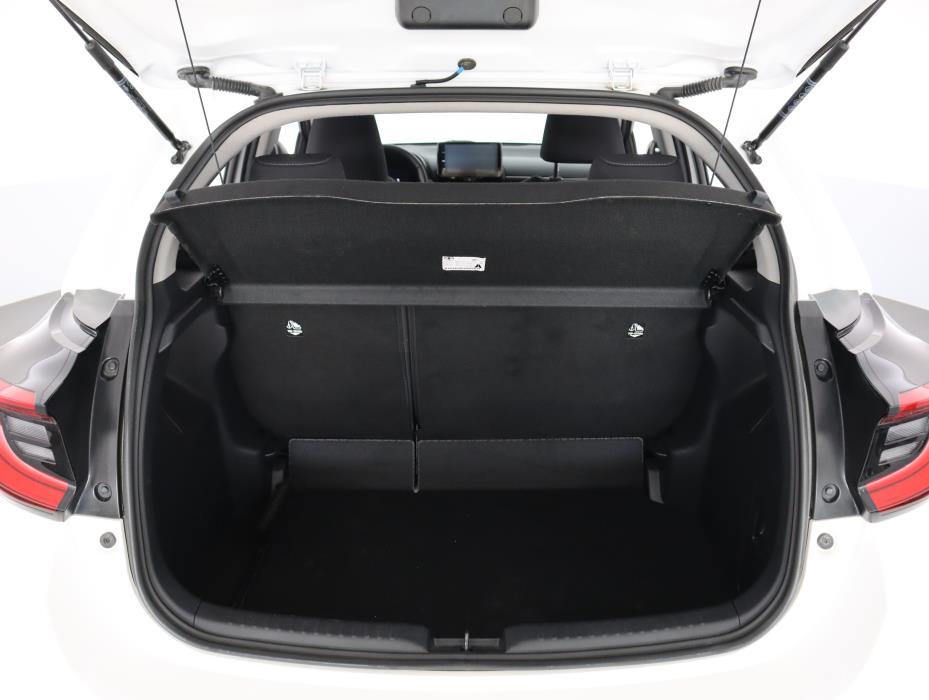 TOYOTA Yaris 2025