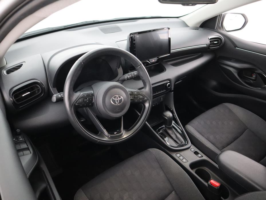 TOYOTA Yaris 2025