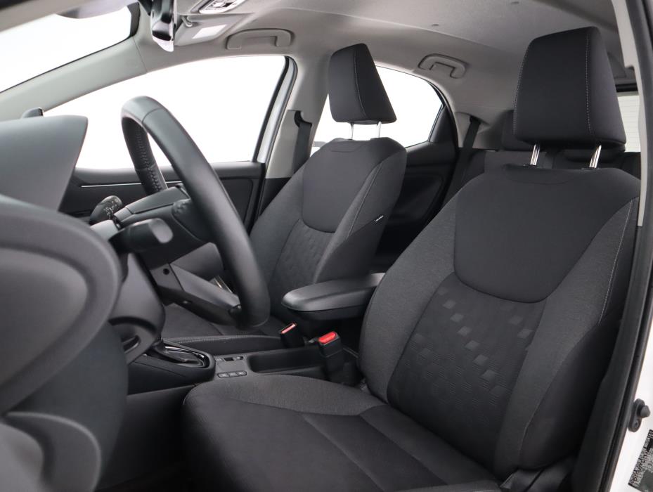TOYOTA Yaris 2025