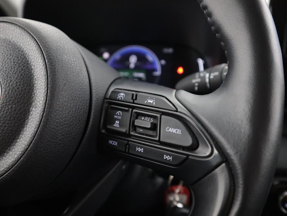 TOYOTA Yaris 2025