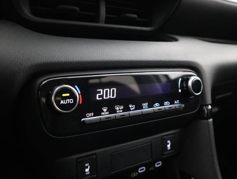 TOYOTA Yaris 2025