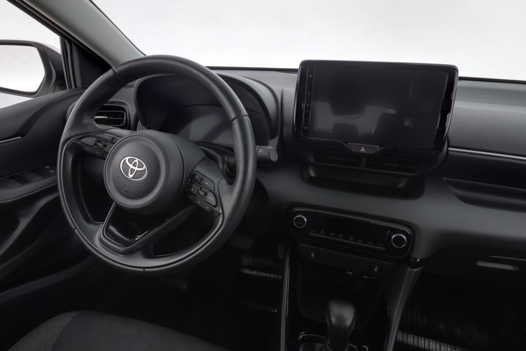 TOYOTA Yaris 2025