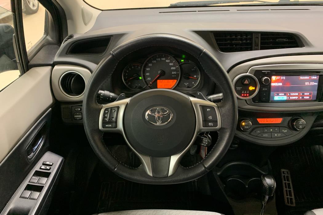 TOYOTA Yaris 2012