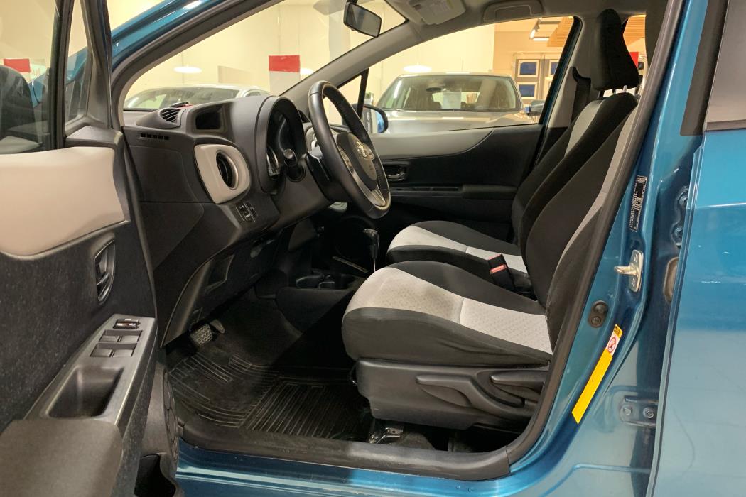 TOYOTA Yaris 2012