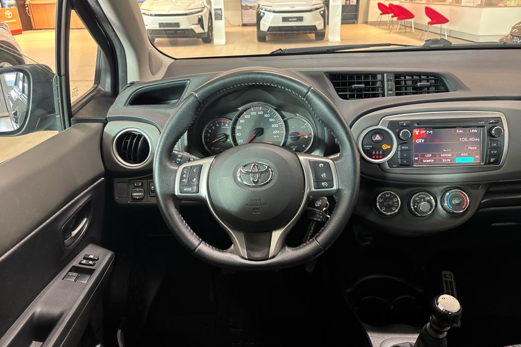 TOYOTA Yaris 2014