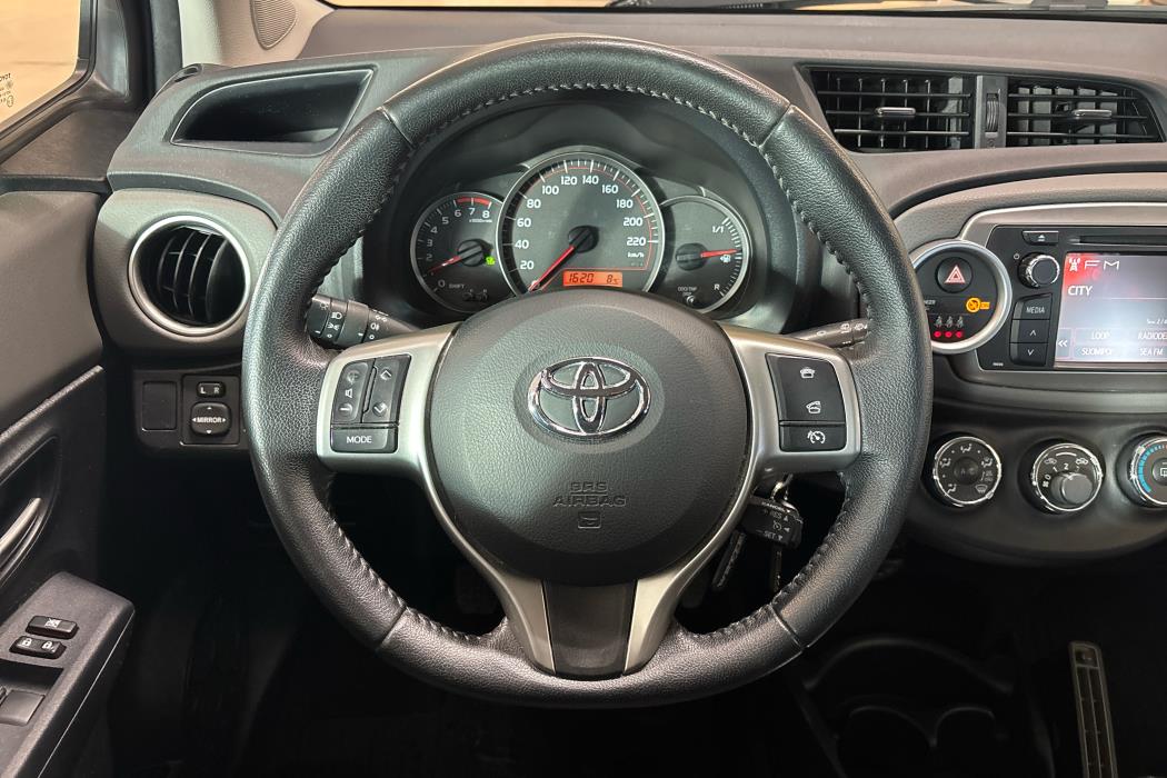 TOYOTA Yaris 2014