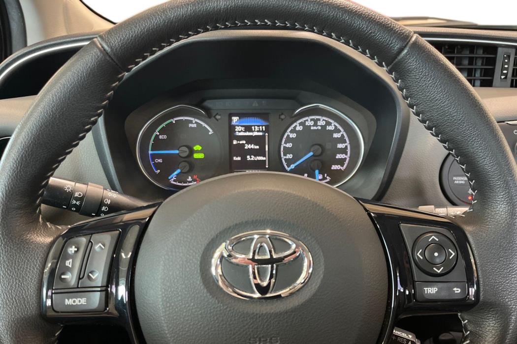TOYOTA Yaris 2018