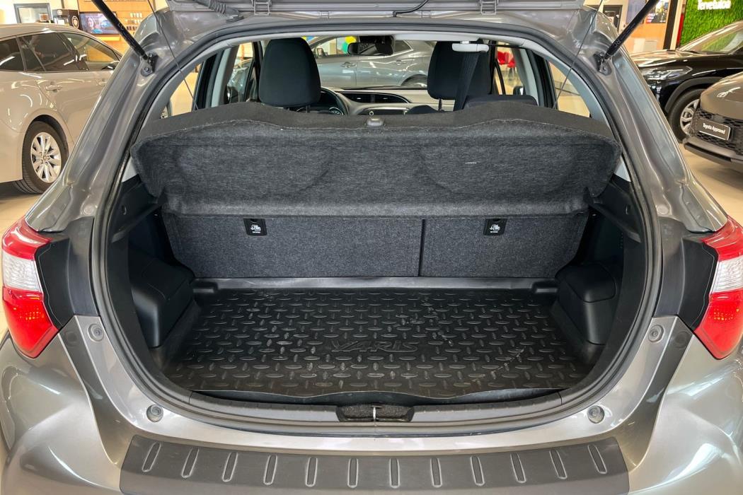 TOYOTA Yaris 2018
