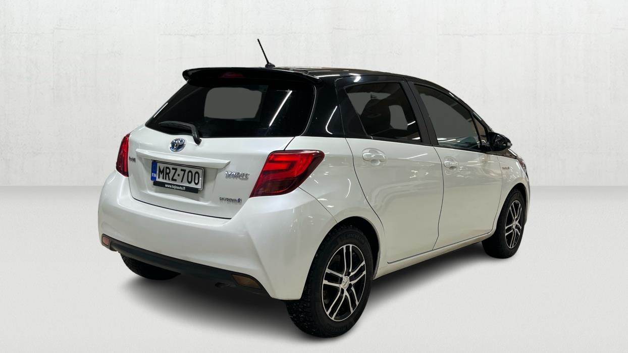 TOYOTA Yaris 2016