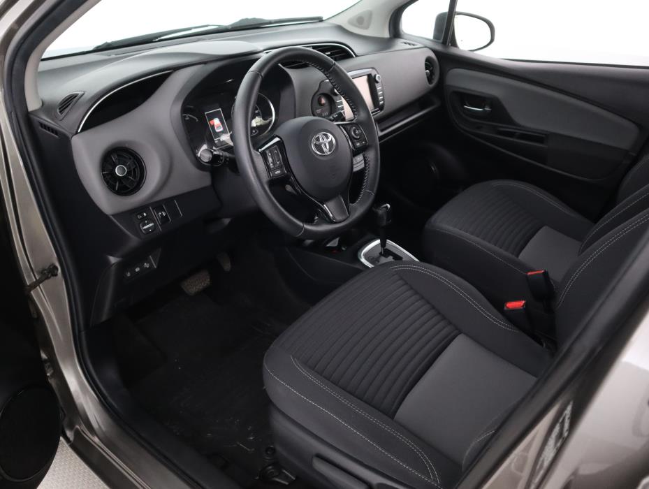 TOYOTA Yaris 2018
