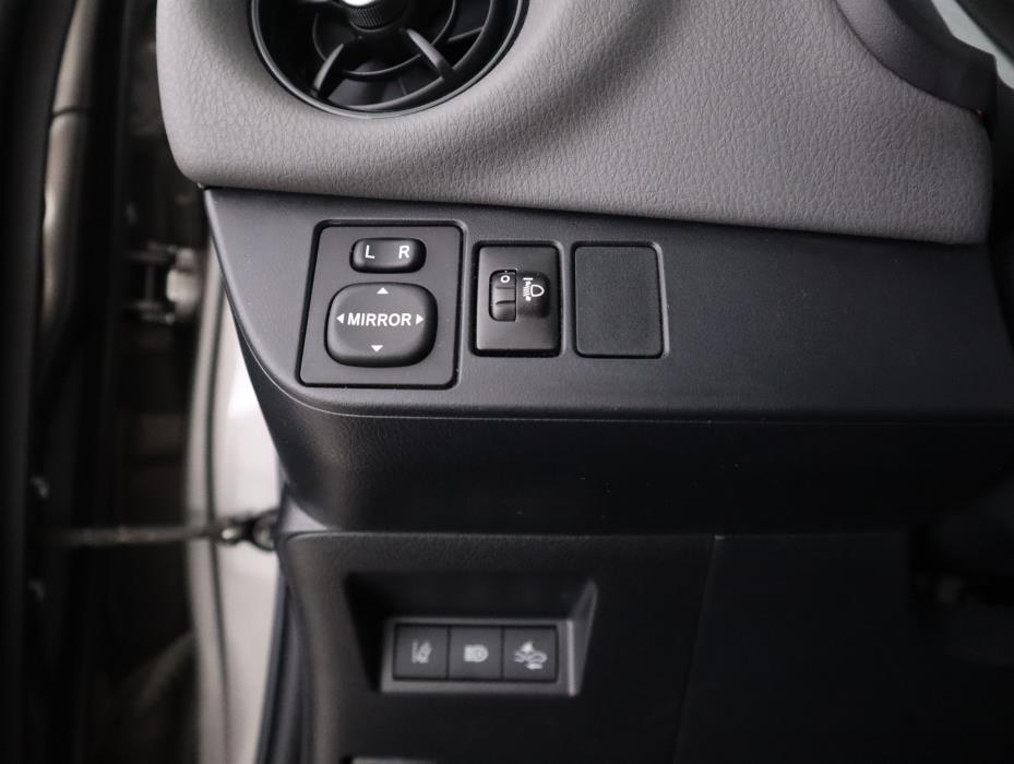 TOYOTA Yaris 2018