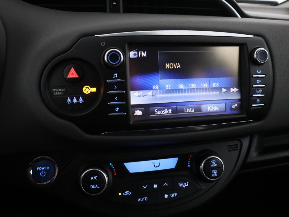 TOYOTA Yaris 2018