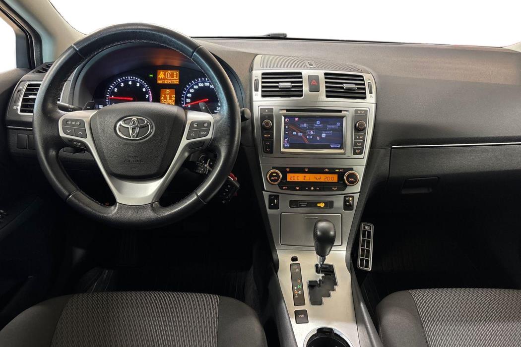 TOYOTA Avensis 2013