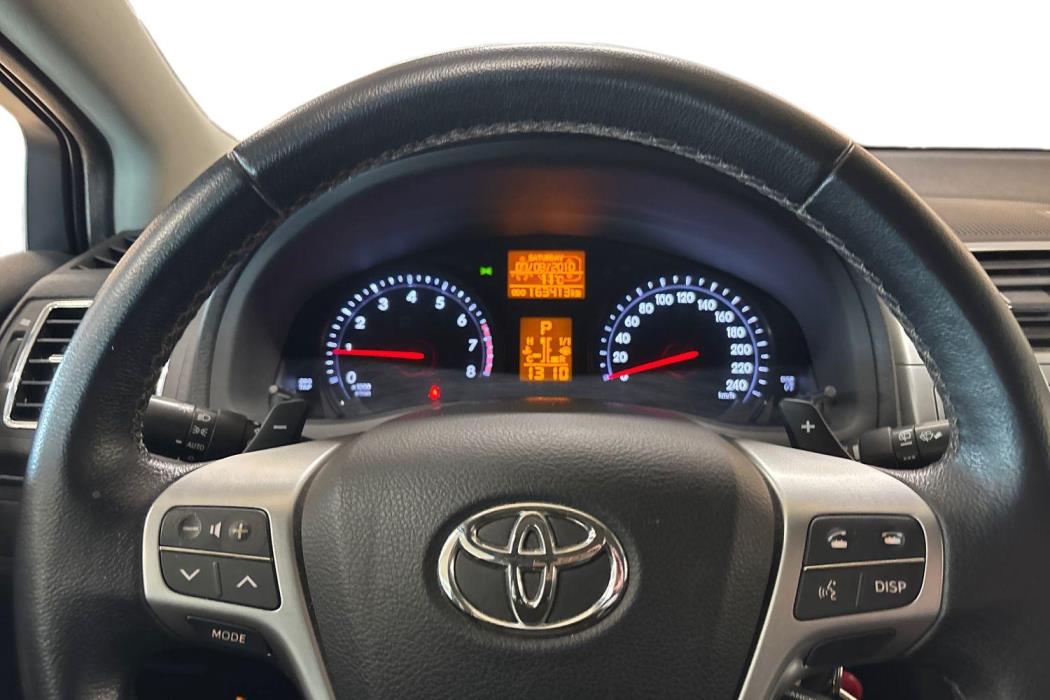 TOYOTA Avensis 2013