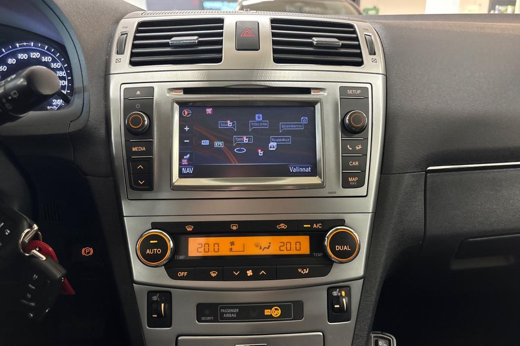 TOYOTA Avensis 2013