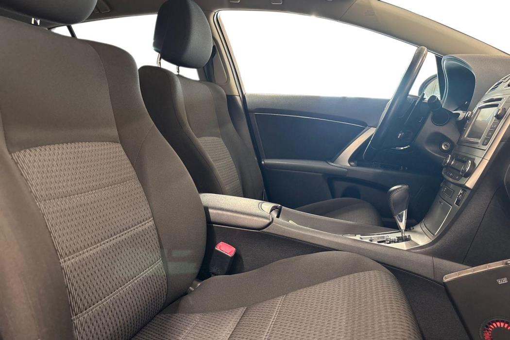TOYOTA Avensis 2013