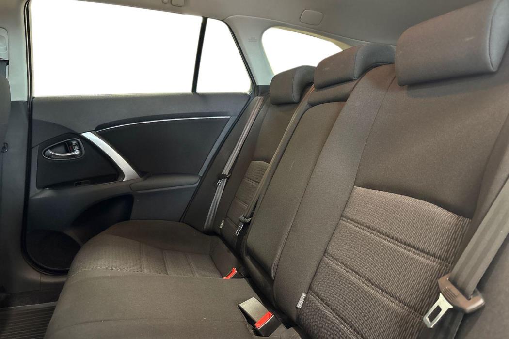 TOYOTA Avensis 2013