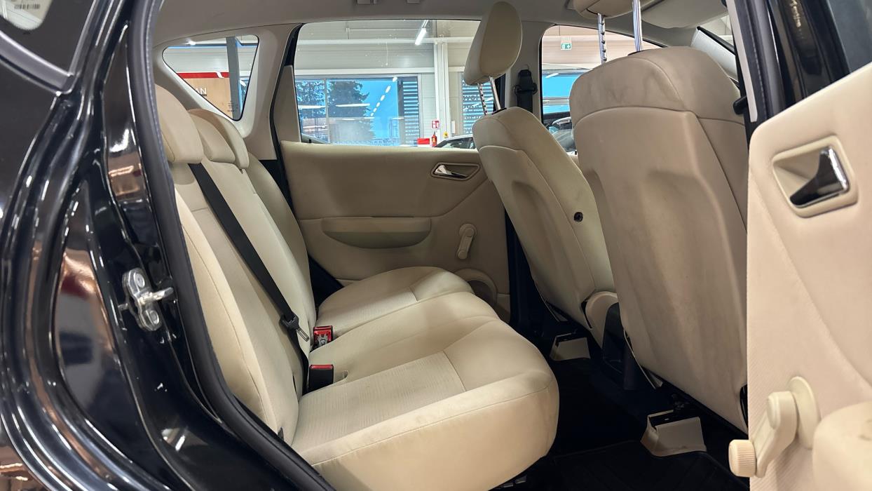 MERCEDES-BENZ A 2011