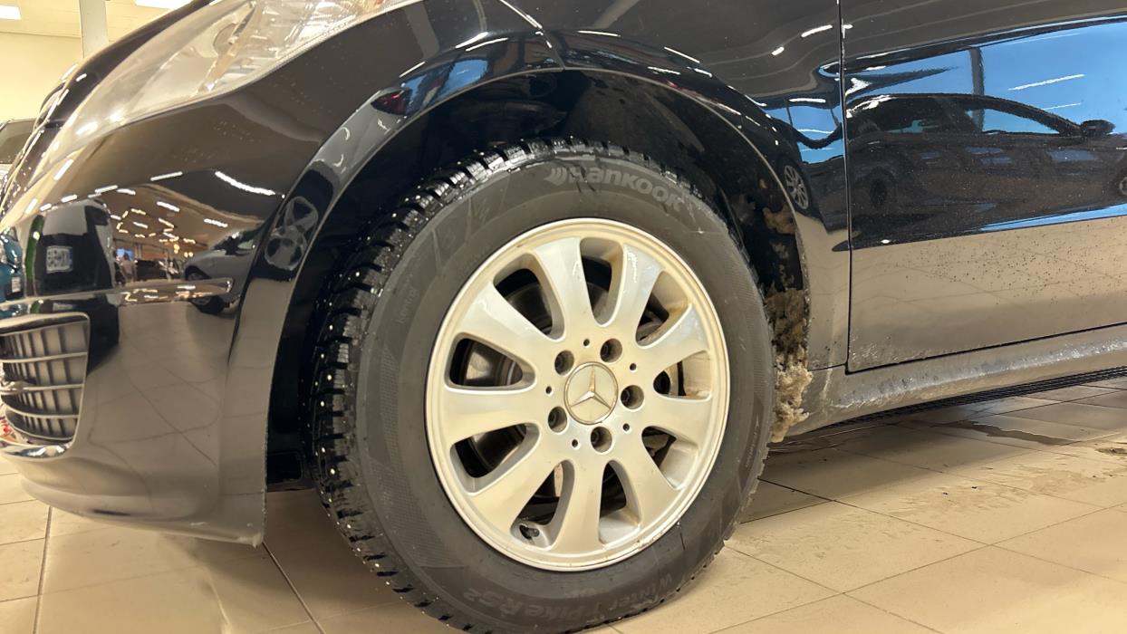 MERCEDES-BENZ A 2011