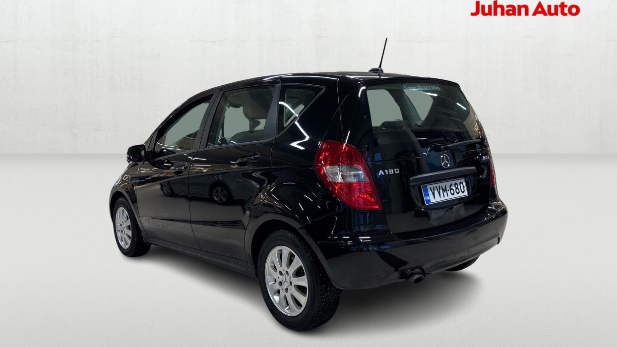 MERCEDES-BENZ A 2011