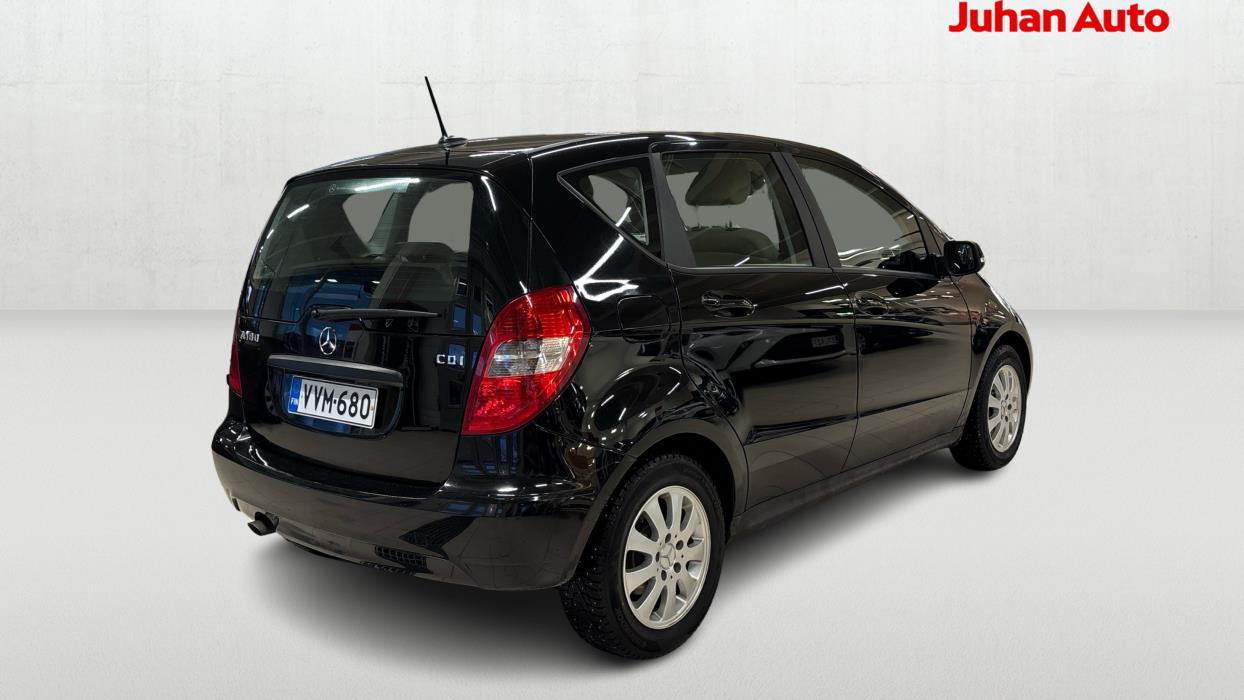 MERCEDES-BENZ A 2011