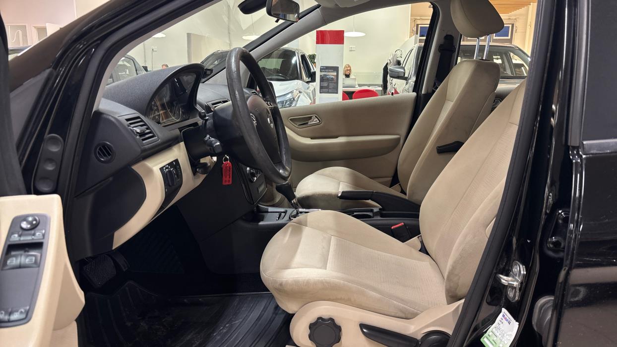 MERCEDES-BENZ A 2011