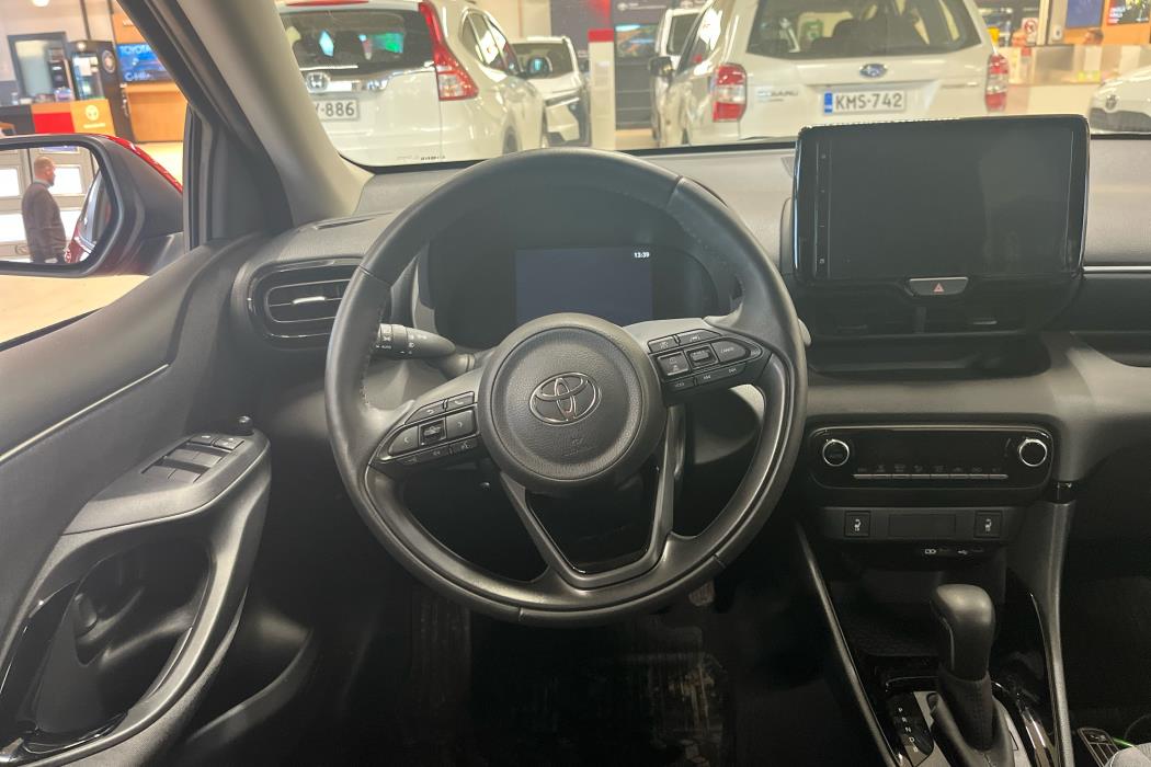 TOYOTA Yaris 2025