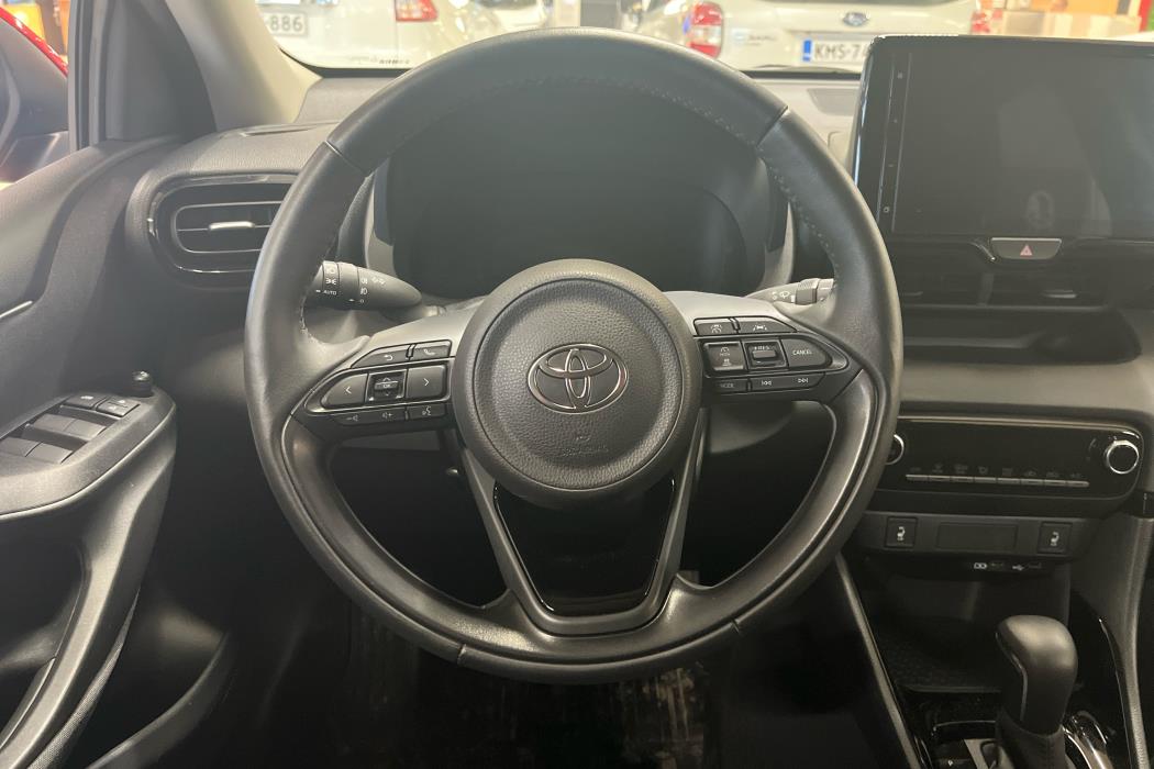 TOYOTA Yaris 2025