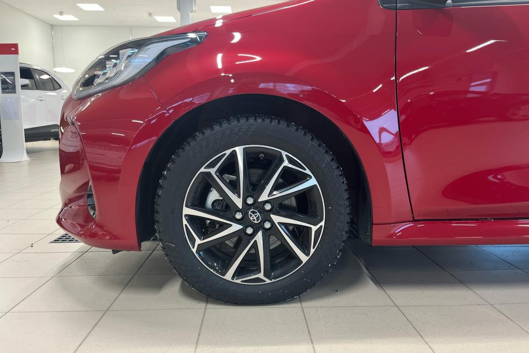 TOYOTA Yaris 2025