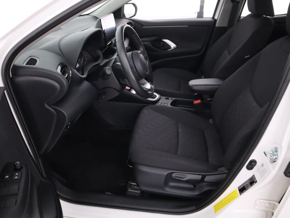 TOYOTA Yaris 2025