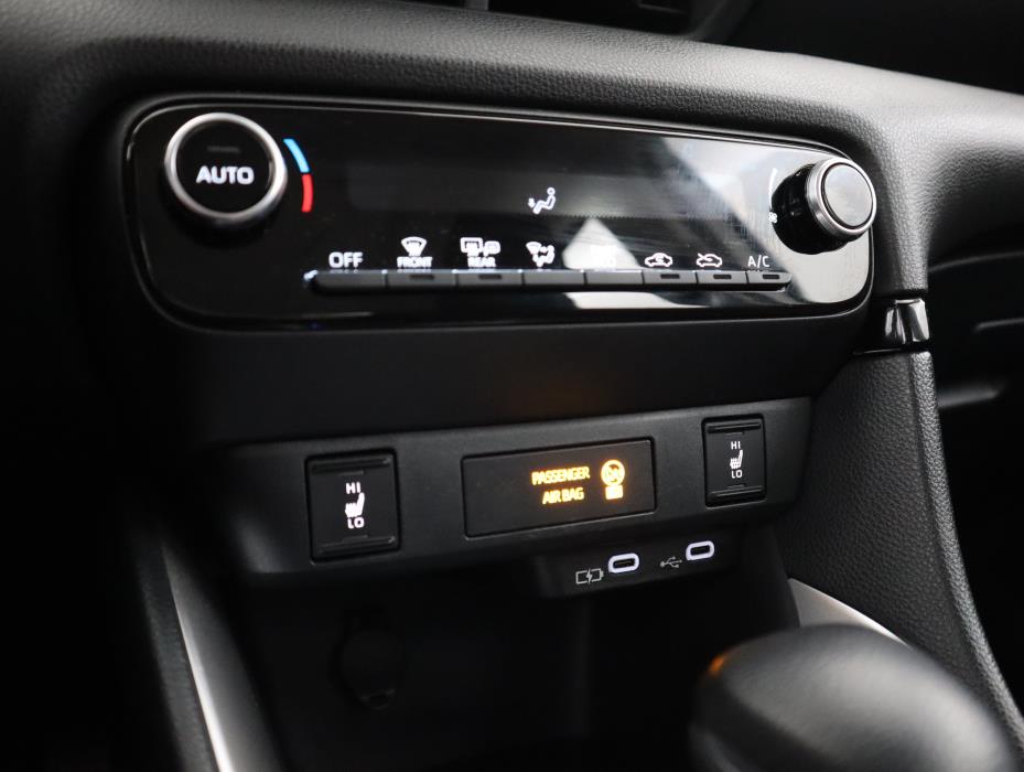 TOYOTA Yaris 2025