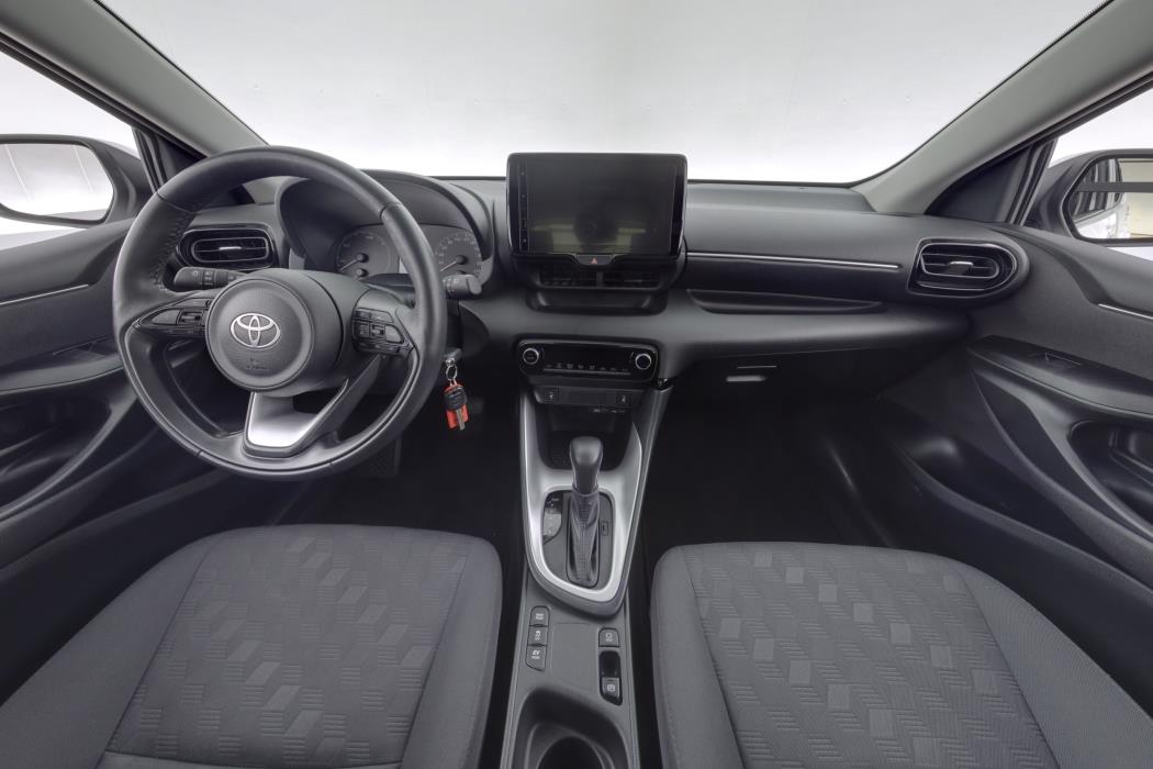 TOYOTA Yaris 2025
