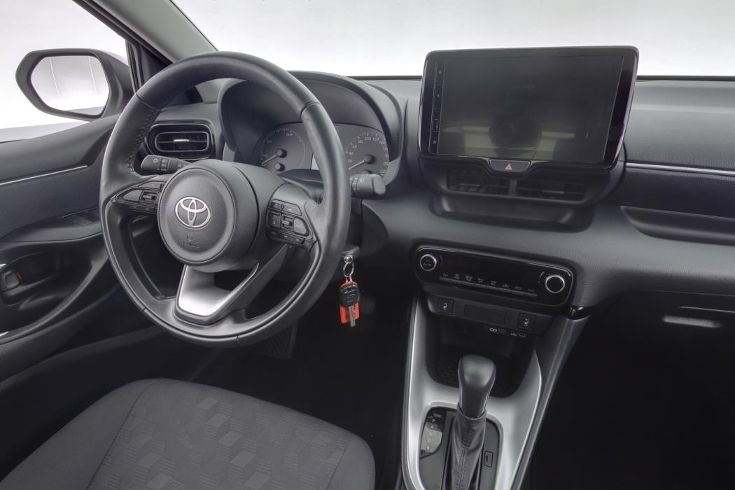 TOYOTA Yaris 2025
