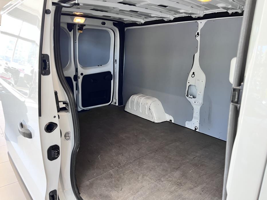 Nissan NV300 2021