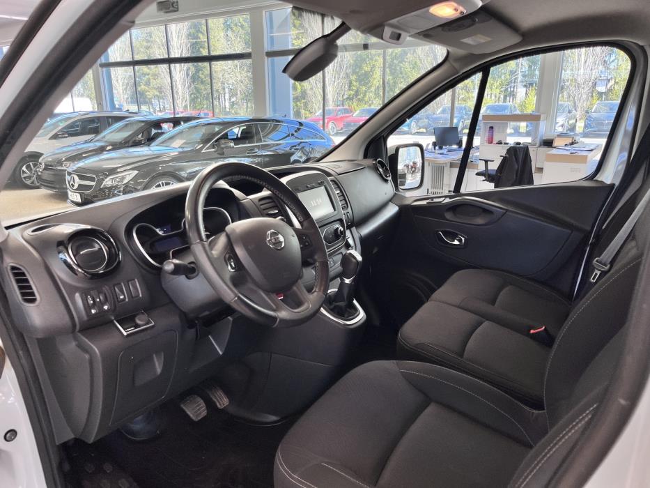 Nissan NV300 2021