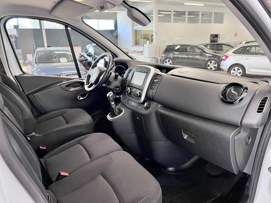 Nissan NV300 2021