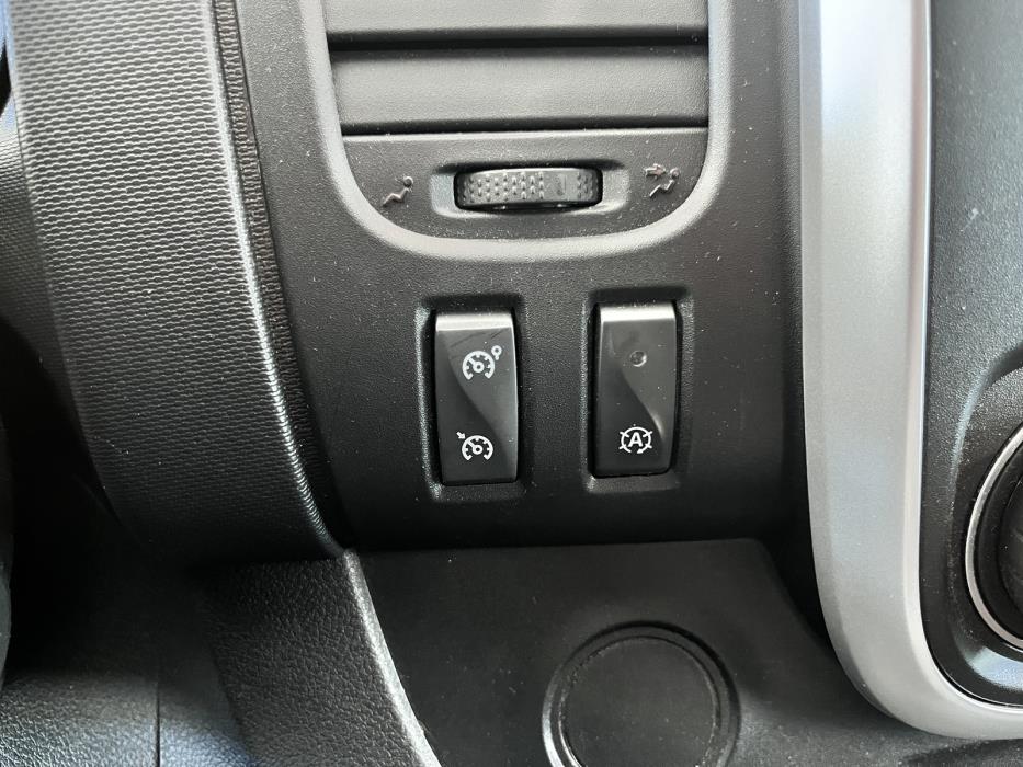 Nissan NV300 2021