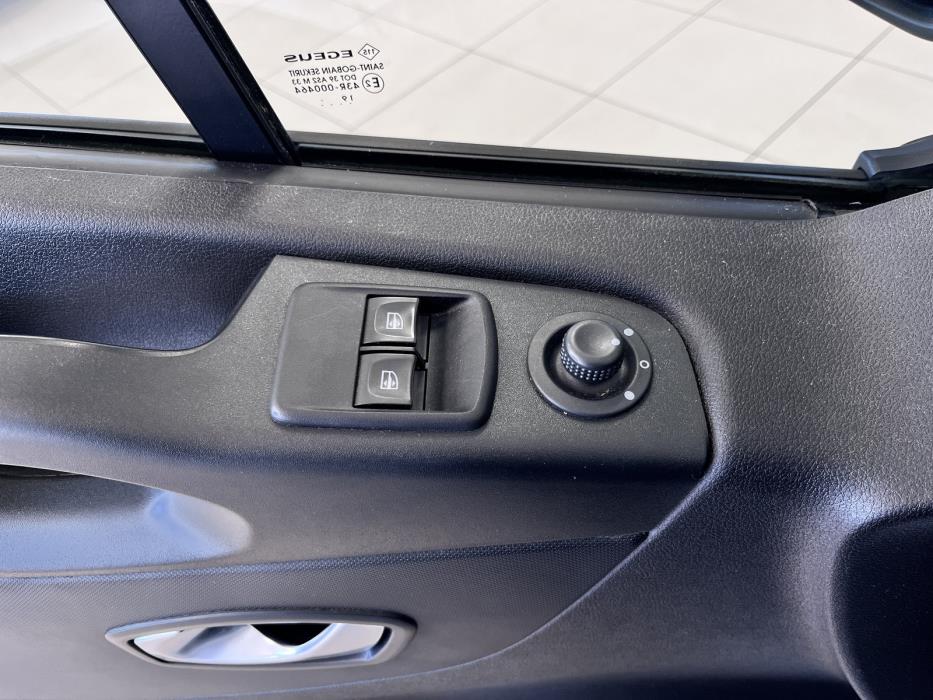 Nissan NV300 2021