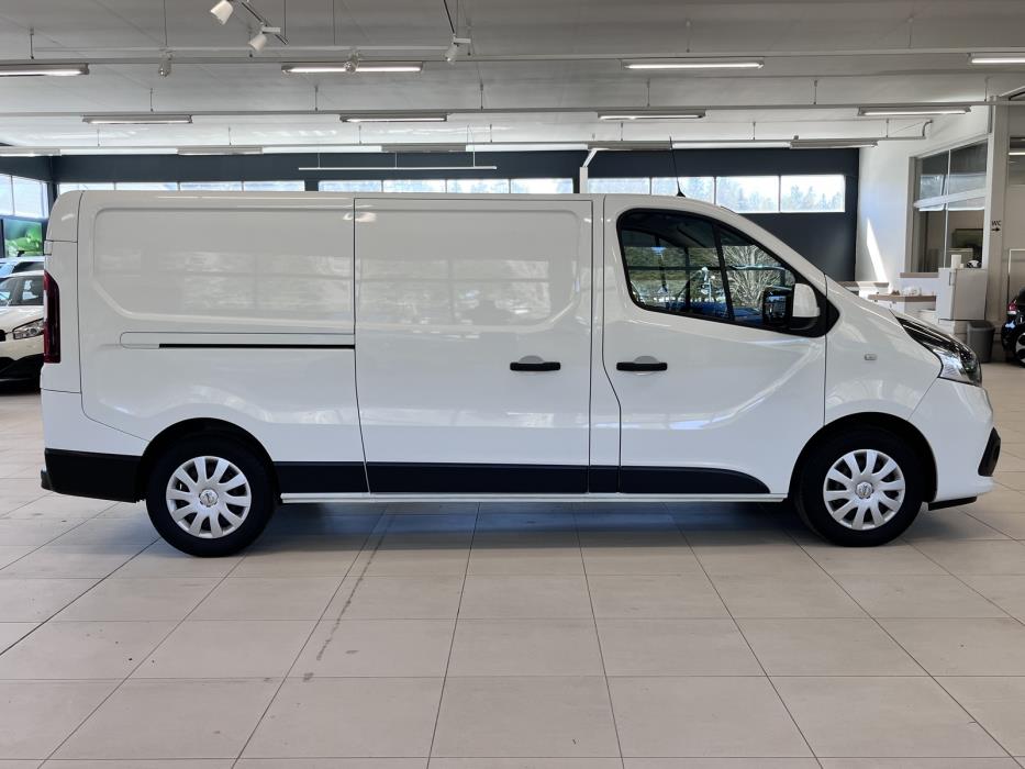 Nissan NV300 2021