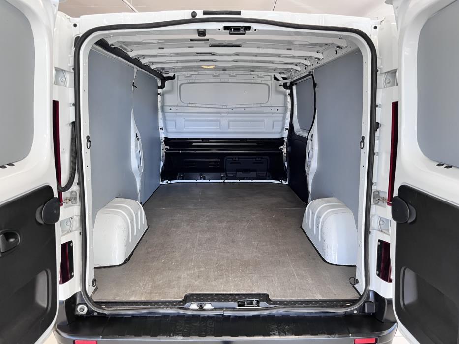 Nissan NV300 2021
