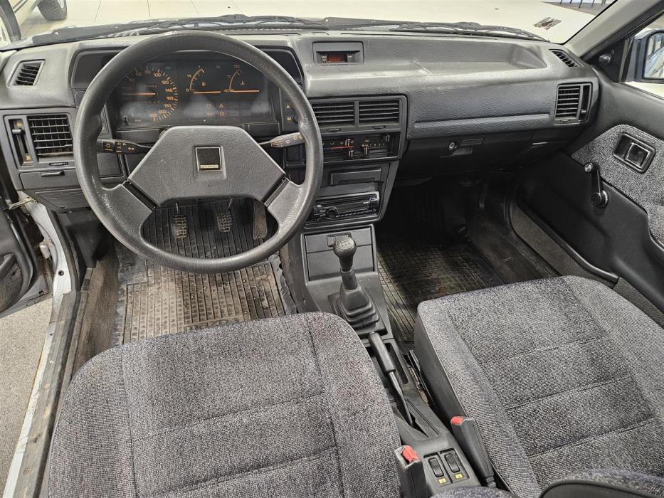 Mazda 323 1989