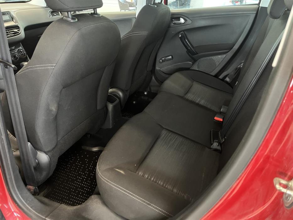 Peugeot 208 2015