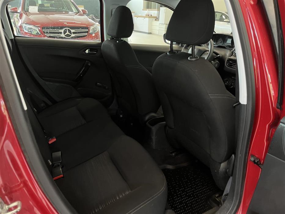 Peugeot 208 2015