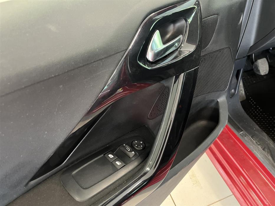 Peugeot 208 2015