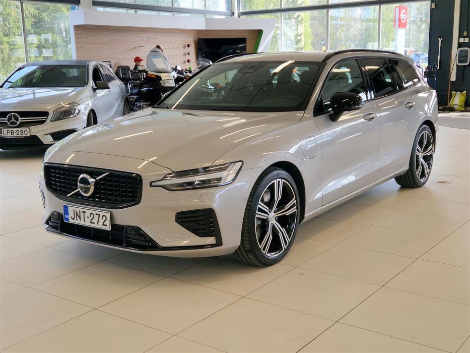 Volvo V60 2025