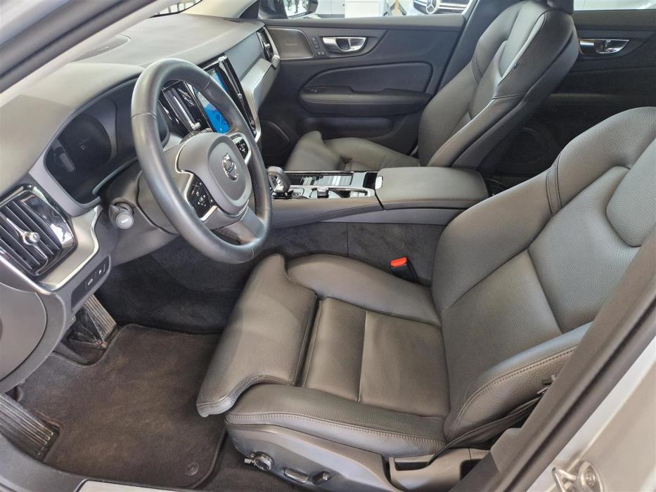 Volvo V60 2025