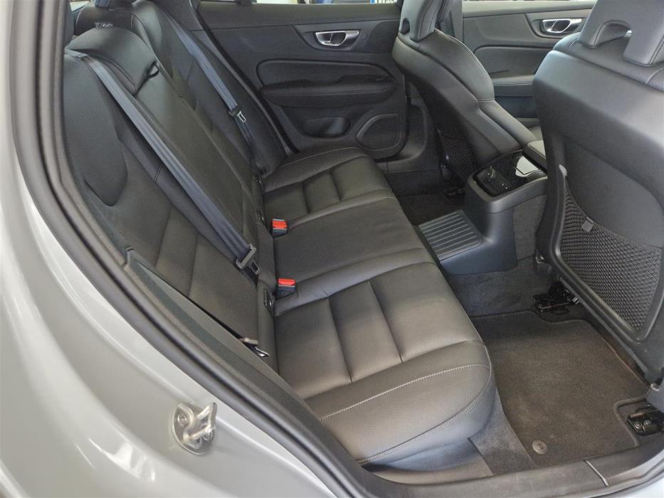 Volvo V60 2025