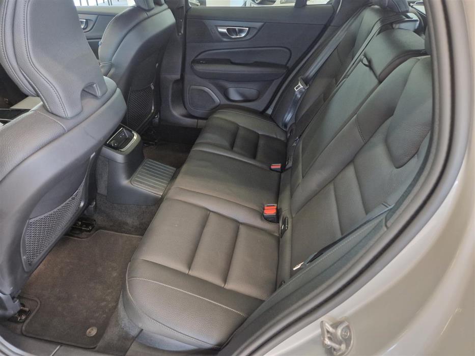 Volvo V60 2025