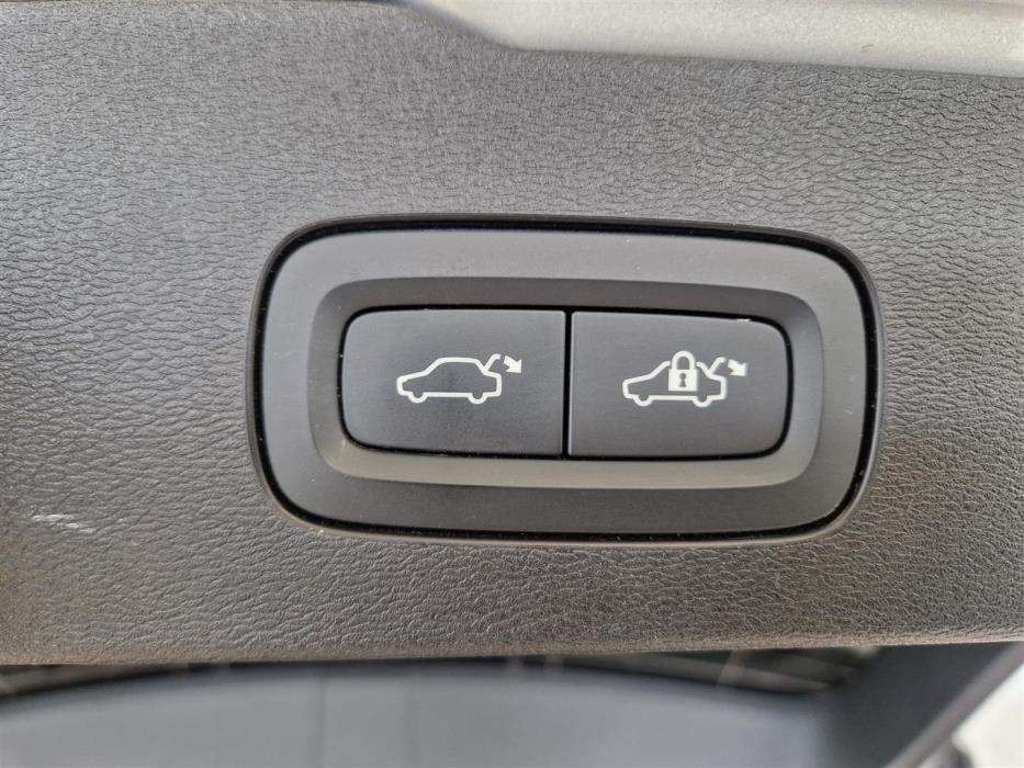 Volvo V60 2025