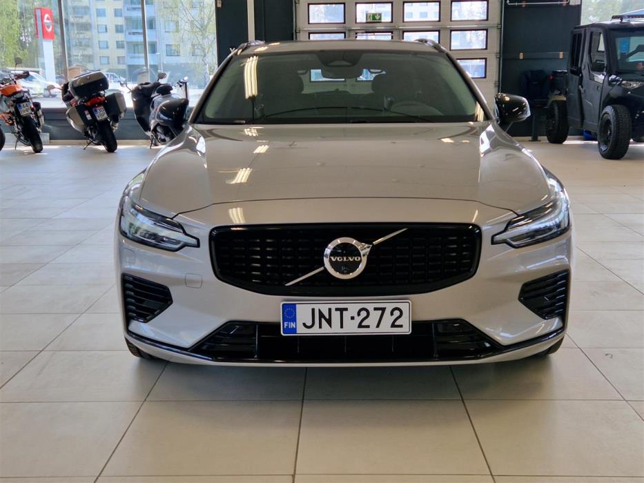 Volvo V60 2025